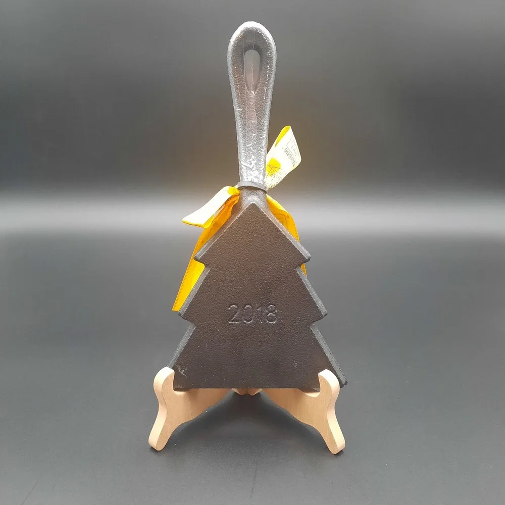 Cast‎ Iron Christmas Tree Pan Nestle Toll House 2018 Holiday Decor